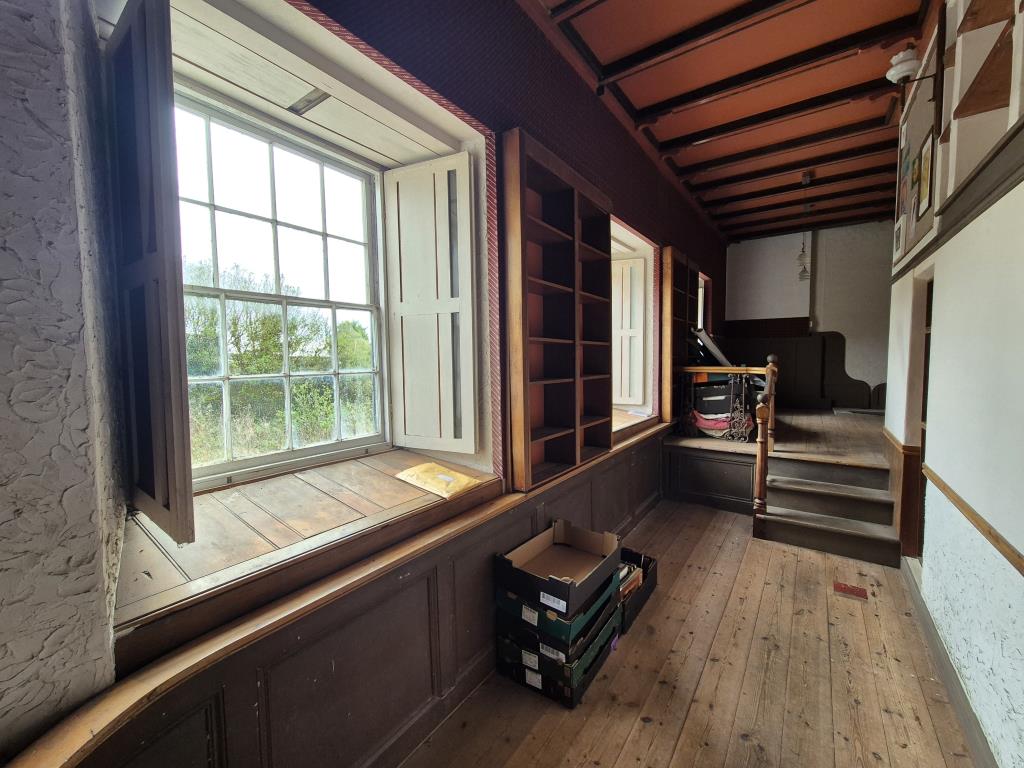 Lot: 103 - CHARACTER PROPERTY FOR IMPROVEMENT - Hallway with window looking onto garden